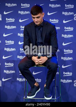 Barcelona, Spanien. Oktober 2021. Pedri während seiner Vertragsverlängerung Unterzeichnung als FC Barcelona Spieler in Barcelona, am 15. Oktober 2021 (Credit: Gerard Franco) Credit: DAX Images/Alamy Live News Stockfoto