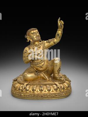 Virupa, Anfang des 14. Jahrhunderts. China, Ming-Dynastie (1368-1644), Yongle Reign (1403-1424). Vergoldete Bronze; insgesamt 43.6 cm (17 3/16 Zoll). Virupa ist einer der großen Lehrer in der Geschichte des tantrischen Buddhismus. Seine Haltung bezieht sich auf seine Fähigkeit, die Sonne aufzuhalten; als erleuchtetes Wesen kann er Naturphänomene kontrollieren. Als tantrischer Praktizierender kippt er gewöhnliche Annahmen über richtiges Verhalten um, also isst er zu viel, trinkt große Mengen Alkohol und wartet darauf, dass der König seine Rechnung in der Taverne bezahlt. Am Rand des Lotus-Sockels befindet sich eine Inschrift, die das Bild als im gemacht identifiziert Stockfoto