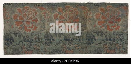 Textile Fragment, 1800. Japan, 19. Seide; gesamt: 50,8 x 21 cm (20 x 8 1/4 in.). Stockfoto