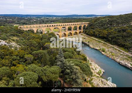 Römisches Aquädukt, Pont-du-Gard, Languedoc-Roussillon Frankreich, Luftbild Stockfoto