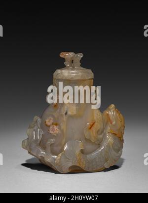 Vase, 1644-1911. China, Qing-Dynastie (1644-1911). Glas; insgesamt 10.2 cm (4 in.). Stockfoto