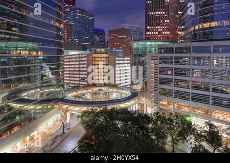 Houston, Texas, USA Stadtbild in der Innenstadt bei Nacht im Finanzdistrikt. Stockfoto