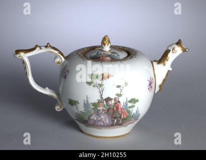 Teekannen, c. 1750-70. Meissener Porzellanfabrik (Deutsch). Porzellan; insgesamt: 12.9 x 39.2 x 18.3 cm (5 1/16 x 15 7/16 x 7 3/16 Zoll). Stockfoto