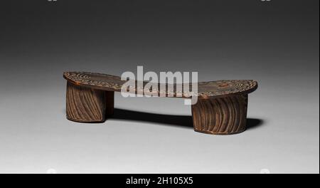 Patten-Schuh, C 1800er. Afrika, Zentralafrika, Demokratische Republik Kongo, Kuba oder Bushongo, 19. Jahrhundert. Holz; insgesamt: 6 x 10.2 cm (2 3/8 x 4 Zoll). Stockfoto