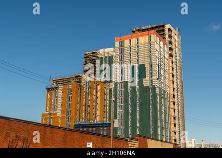 Der Bau des neuen Buchanan Wharf-Bauwerks in Tradeston am Fluss Clyde in Glasgow wird von der Commerce Street aus gesehen. Stockfoto