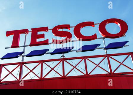 Tesco schließt Geschäft in Warschau, da der Rückzug aus Polen abgeschlossen wird Stockfoto