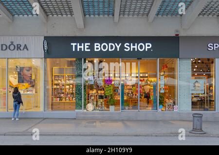Novi Sad, Serbien - 21. September 2021: Kosmetikgeschäft The Body Shop in der Modene Street in Novi Sad. Stockfoto