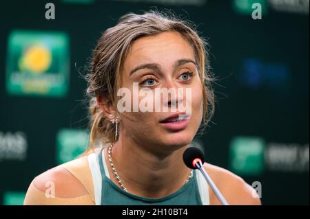 Paula Badosa aus Spanien spricht nach dem Viertelfinale beim Tennisturnier 2021 der BNP Paribas Open WTA 1000 am 14. Oktober 2021 im Indian Wells Tennis Garden in Indian Wells, USA - Foto: Rob Prange/DPPI/LiveMedia Stockfoto