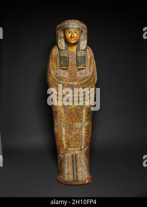 Sarg von Nesykhonsu (Deckel), c. 976–889 V. CHR. Ägypten, Dritte mittlere Periode, späte Dynastie 21 (1069-945 v. Chr.) - frühe Dynastie 22 (945-715 v. Chr.). Gessoed und bemalte Platanenfeige; insgesamt 211 cm (83 1/16 in.). Stockfoto