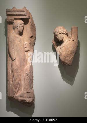 Grab Stele, 400-350 BC. Griechenland, erste Hälfte des 4. vorchristlichen Jahrhundert. Pentelic Marmor; gesamt: 128,3 cm (50 1/2 in.). Stockfoto