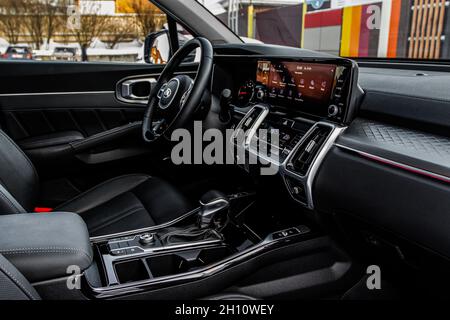 MOSKAU, RUSSLAND - 7. FEBRUAR 2021 Kia Sorento vierte Generation MQ4. Nahaufnahme des Innenraums. Details des Kia Sorento Innenraums. Stockfoto