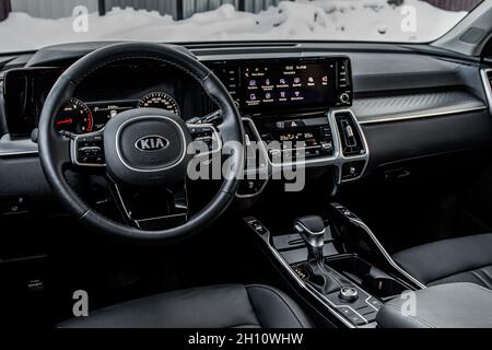 MOSKAU, RUSSLAND - 7. FEBRUAR 2021 Kia Sorento vierte Generation MQ4. Nahaufnahme des Innenraums. Details des Kia Sorento Innenraums. Stockfoto