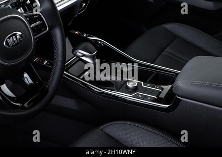 MOSKAU, RUSSLAND - 7. FEBRUAR 2021 Kia Sorento vierte Generation MQ4. Nahaufnahme des Innenraums. Details des Kia Sorento Innenraums. Stockfoto