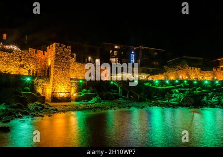 Nacht Panoramablick auf die Altstadt von Sozopol, Bulgarien. Stockfoto