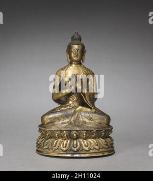 Sitzender Buddha Maitreya, C. 1400. Western Tibet, Yongle Periode (1403-1424). Bronze; Insgesamt: 18,6 cm (7 5/16 in.); Basis: 12,2 cm (4 13/16 in.). Stockfoto