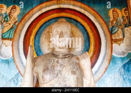 Ruwanwelisaya, eine Cetiya oder Stupa in der heiligen Stadt Anuradhapura, Sri Lanka. Stockfoto