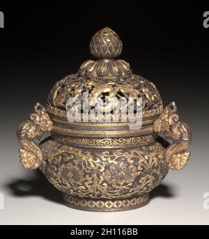 Räuchergefäß, Anfang 1400. China, Yongle Periode (1403-1424). Bügeleisen mit Gold und Silber; gesamt: 16,5 x 15,2 cm (6 1/2 x 6 in.). Stockfoto