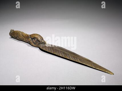 Papier Messer, 1800. Jules Pierre Moigniez (Französisch, 1835-1894). Bronze, gold-braune Patina; Insgesamt: 34,6 cm (13 5/8 in.). Stockfoto