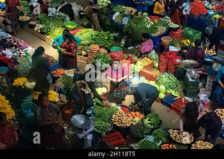 Der farbenfrohe Sonntagsmarkt in Chichicastenango, Guatemala Stockfoto