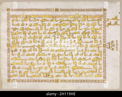 Seite aus einem Koran (verso), 800er. Nordafrika, Aghlabiden oder Abbasiden. Gold, Tinte und Farben auf Pergament; insgesamt: 26.7 x 73 cm (10 1/2 x 28 3/4 Zoll); Folio: 36.3 cm (14 5/16 Zoll); Textbereich: 22.8 x 30 cm (9 x 11 13/16 Zoll). Stockfoto