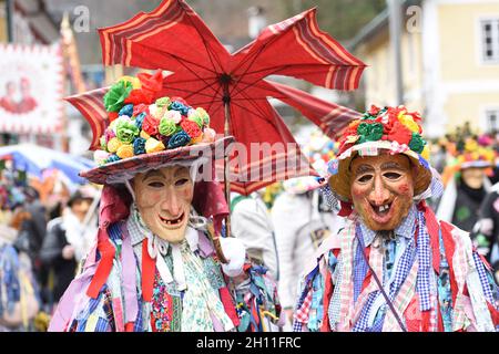 Fasching im Salzkammergut - hier wird noch richtig zünftig gefeiert - auf dem Bild der „Fetzenzug“ in Ebensee Stockfoto