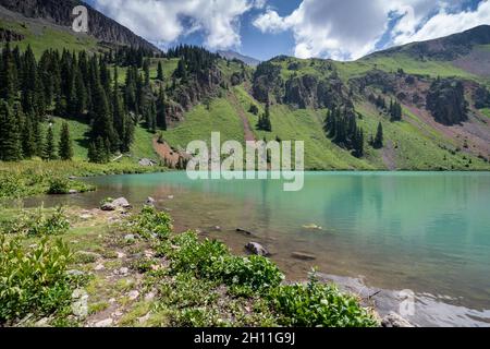 Lower Blue Lake entlang des Blue Lakes Trail in Colorado, in den San Juan Mountains Stockfoto