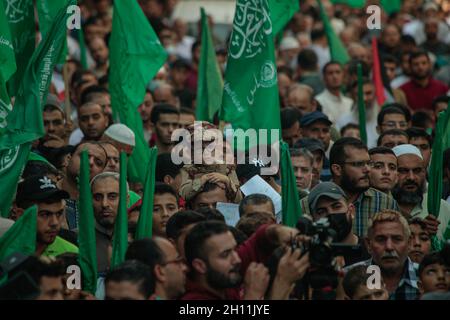 Gaza-Stadt, Palästina. Oktober 2021. Palästinenser nehmen an Solidaritätsdemonstrationen mit palästinensischen Gefangenen in israelischen Gefängnissen im Lager Jabalia Teil, 15. Oktober 2021. (Foto: Ramez Habboub/Pacific Press/Sipa USA) Quelle: SIPA USA/Alamy Live News Stockfoto