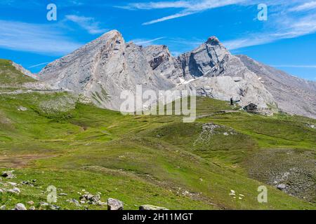 Landschaftlich reizvolle Aussicht in der Nähe des Bergpasses Colle dell'Agnello, Piemont, zwischen Italien und Frankreich. Stockfoto