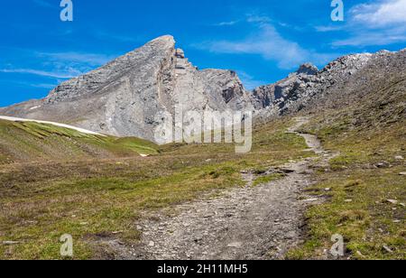 Landschaftlich reizvolle Aussicht in der Nähe des Bergpasses Colle dell'Agnello, Piemont, zwischen Italien und Frankreich. Stockfoto