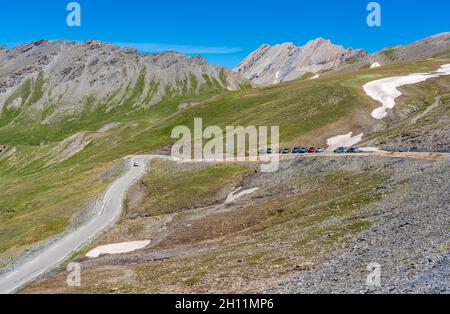 Landschaftlich reizvolle Aussicht in der Nähe des Bergpasses Colle dell'Agnello, Piemont, zwischen Italien und Frankreich. Stockfoto