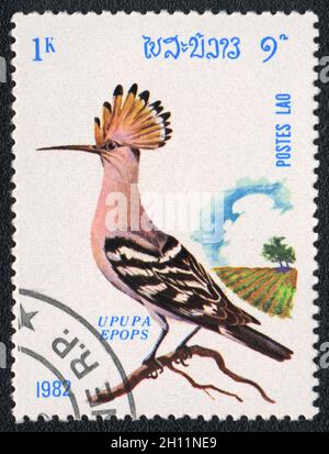 Eine in LAOS gedruckte Marke zeigt Hoopoe (Upupa epops), aus der Serie Birds, um 1982 Stockfoto