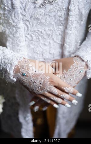 Braut Henna geschnitzt schön und einzigartig in der Hand der Braut Stockfoto