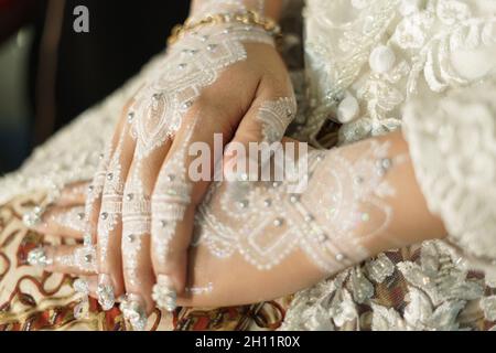 Braut Henna geschnitzt schön und einzigartig in der Hand der Braut Stockfoto