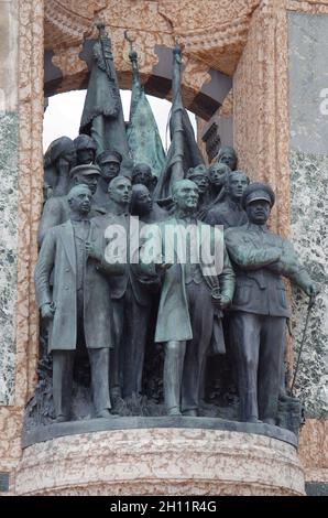 Istanbul - Türkei - Denkmal der Republik auf dem Taksim-Platz wurde das Werk des italienischen Bildhauers Pietro Canonica 1928 eingeweiht. Stockfoto