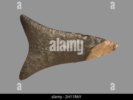 Fishtail Messer, 4500-4000 BC. Ägypten, Prädynastischen Periode, Naqada Ia-IIa Perioden. Dunkel Braun- bis dunkelgrün gefärbt Flint; insgesamt: 10 cm (3 15/16 in.). Stockfoto