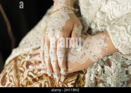 Braut Henna geschnitzt schön und einzigartig in der Hand der Braut Stockfoto