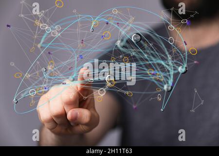 Illustration von Binärcodes und einer menschlichen Hand, die einen transparenten Bildschirm berührt Stockfoto