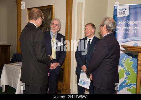 London, Großbritannien. April 2019. Der Abgeordnete Sir David Amess trifft im Unterhaus Vertreter der britischen Fischereiindustrie. Nachruf: Sir David wurde am Freitag, den 15. Oktober 2021 in seinem Wahlkreis tragisch erstochen. Sir David war seit 1983 Abgeordneter. Quelle: Maureen McLean/Alamy Stockfoto