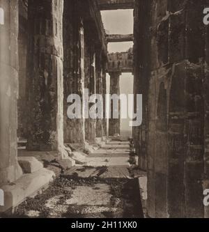 Die Akropolis von Athen: Westportal des Parthenon, 1882. William James Stillman (Amerikaner, 1828-1901). Albumin-Druck von Gelatine auf trockener Platte negativ; Bild: 38.2 x 36.7 cm (15 1/16 x 14 7/16 in.); mattiert: 66 x 55.9 cm (26 x 22 in.). Stockfoto