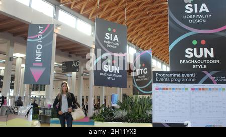 Rimini, Italien. Oktober 2021. (INT) Öffentliche Bewegung auf der Tourismusmesse im Rimini Expo Center. 15. Oktober 2021, Lissabon, Italien: Öffentliche Bewegung im Rimini Expo Center, am letzten Tag der TTG, SIA E SUN Tourism Fair, am Freitag (15). Die Veranstaltung präsentierte das Beste aus dem nationalen und internationalen Tourismus. In dieser Ausgabe war Brasilien mit einem Stand aus dem Bundesstaat Ceara vertreten. (Bild: © Josi Donelli/TheNEWS2 über ZUMA Press Wire) Stockfoto