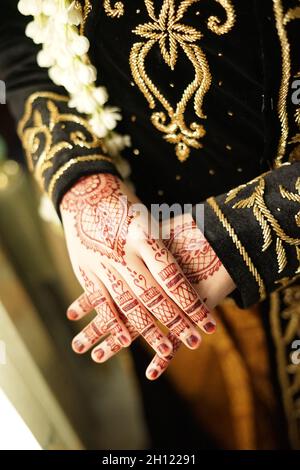 Braut Henna geschnitzt schön und einzigartig in der Hand der Braut Stockfoto