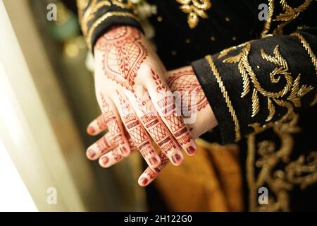 Braut Henna geschnitzt schön und einzigartig in der Hand der Braut Stockfoto