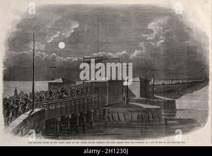 Die Vorschussgarde der Großen Armee der Vereinigten Staaten überquert am 24. Mai 1861 um 2 Uhr die Long Bridge über den Potomac 1861. Winslow Homer (Amerikanisch, 1836-1910). Holzgravur; Stockfoto