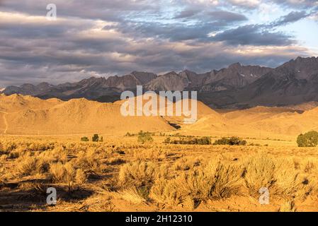 Schönes Morgenlicht beleuchtet die Berglandschaft. Bishop, CA, USA. Stockfoto