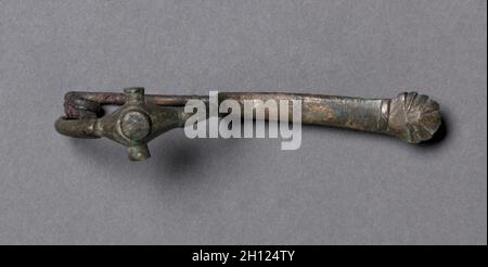 Wadenbein, C. 700 v. Chr.. Italien, Etruskische, späten 8 Jahrhundert v. Chr.. Bronze; gesamt: 8,9 cm (3 1/2 in.). Stockfoto