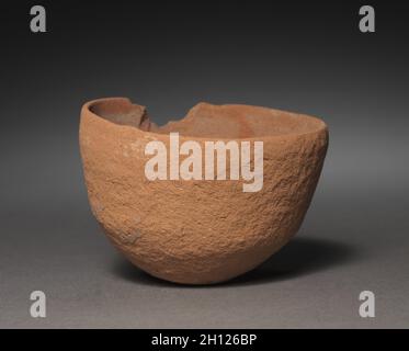 Trinkbecher, 1980-1801 v. Chr. Ägypten, Reich der Mitte, zweite Hälfte der Dynastie 12. Nilschlammware; Durchmesser: 8.6 cm (3 3/8 in.); Gesamt: 5.6 cm (2 3/16 in.). Stockfoto