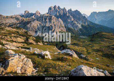 Blick Richtung Cadini di Misurina auf dem Wanderweg rund um den Nationalpark Tre Cime, Dolomiten, Italien, Europa Stockfoto