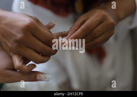 Braut Henna geschnitzt schön und einzigartig in der Hand der Braut Stockfoto