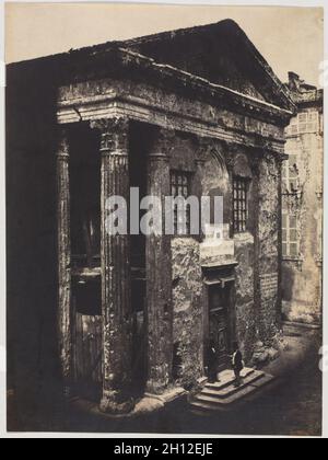Fassade, Tempel des Augustus und Livia, Vienne, 1851. Édouard Baldus (Französisch, 1813-1889). Gesalzene Papier drucken sie aus einem Gelatine Papier negativ; montiert: 50,3 x 40 cm (19 13/16 x 15 3/4 in.); Papier: 27,3 x 20,1 cm (10 3/4 x 7 15/16 in.). Stockfoto