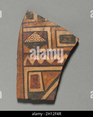 Fragment, 1400-1532. Peru, Inca, 1400-1532 AD. Töpferei; gesamt: 1,2 x 10,5 x 7,5 cm (1/2 x 4 1/8 x 2 15/16 in.). Stockfoto